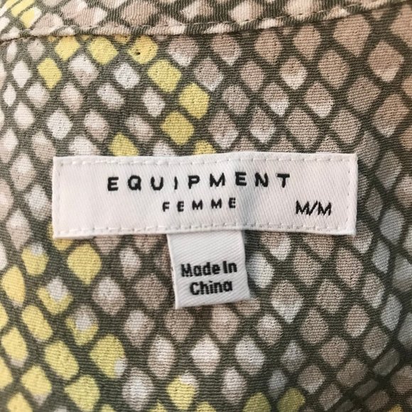 NWT Equipment Essential Snake Print Button Blouse M - Picture 15 of 16